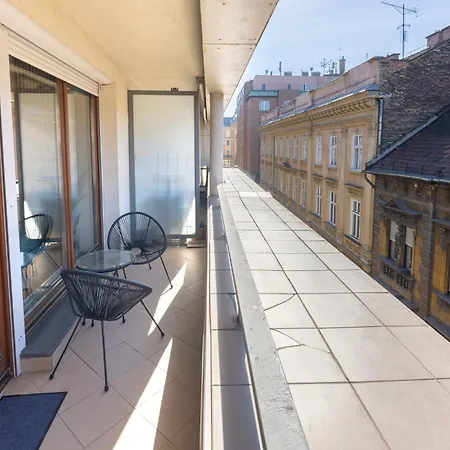 Sensational Location 3room *