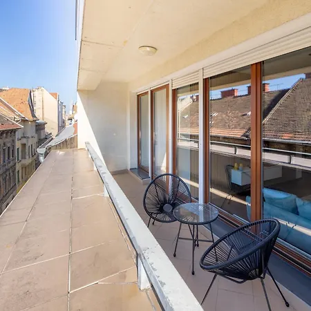 Free Parkin Sensational Location 3room Daire *
