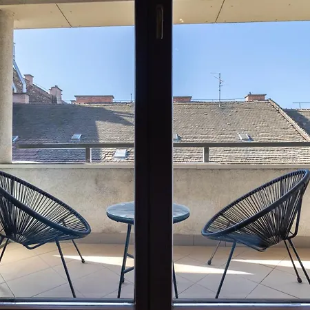 Free Parkin Sensational Location 3room *