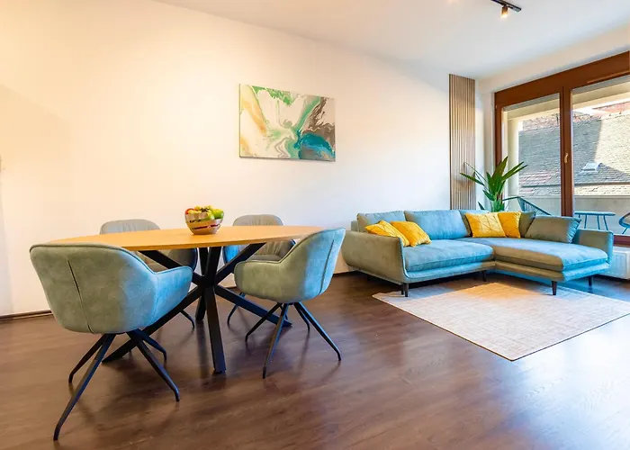 Sensational Location 3room アパート