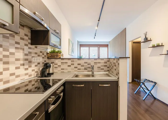 Sensational Location 3room *