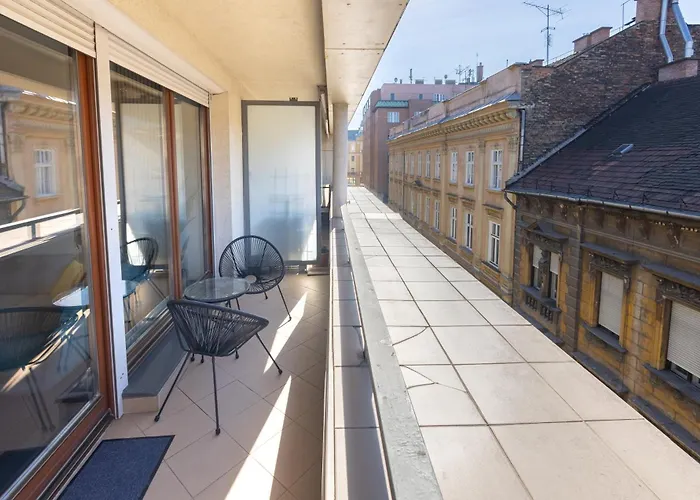 Sensational Location 3room *